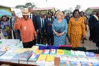 Visite d’Etat dans le Gontougo / Gouméré : la Première Dame équipe entièrement le nouveau collège